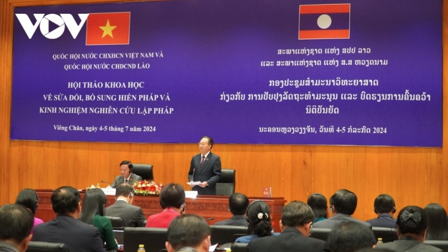 Vietnam shares experience in constitutional amendment with Laos